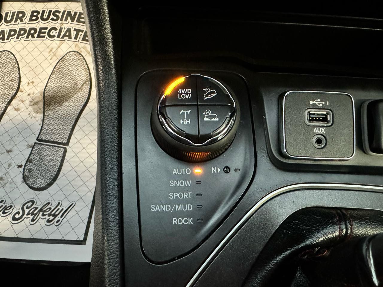 Used 2020 Jeep Cherokee Trailhawk w/ Comfort/Convenience Group AWD/4WD image 19
