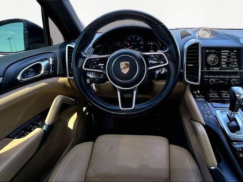 Used 2016 Porsche Cayenne image 5