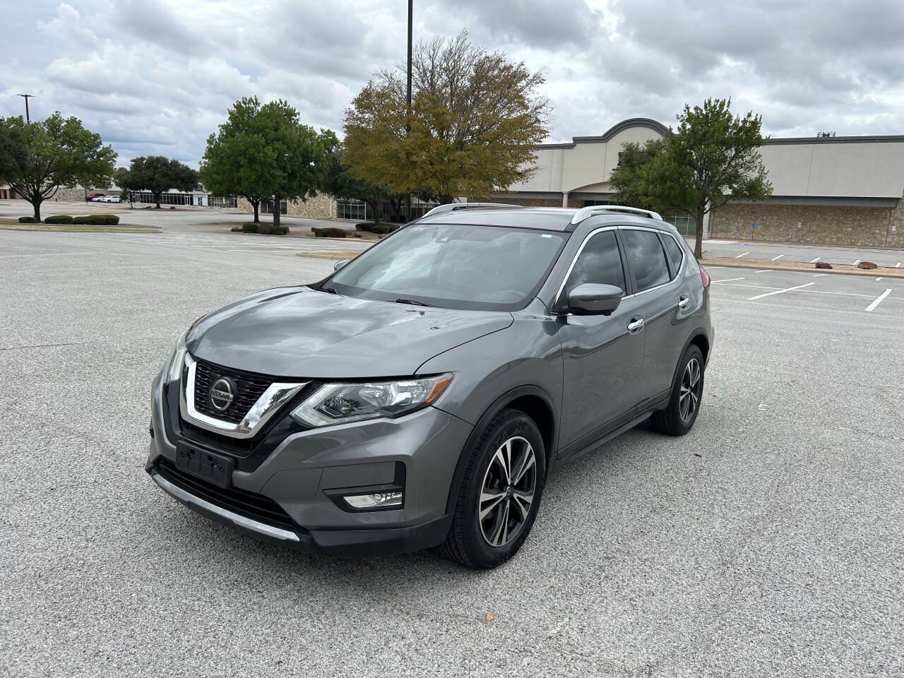 Used 2019 Nissan Rogue SV w/ Premium Package FWD image 1