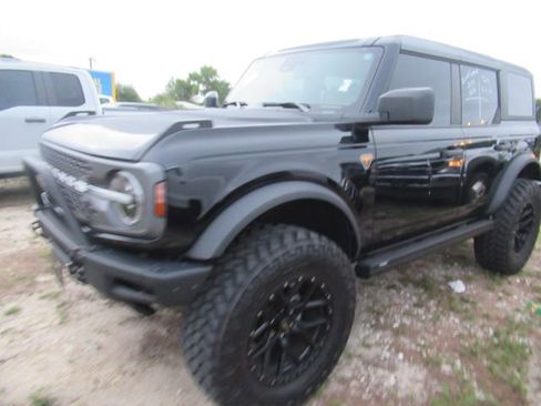 Used 2024 Ford Bronco Badlands image 3