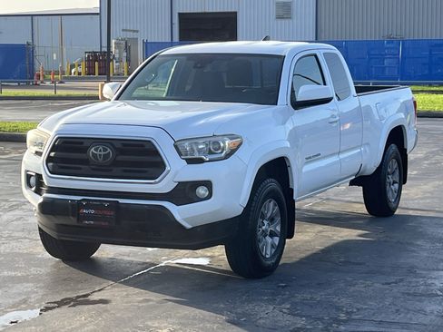 Used 2018 Toyota Tacoma SR5 RWD image 5