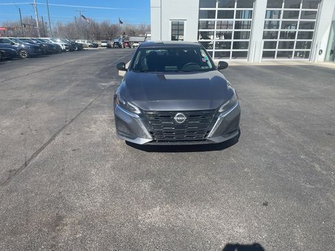 Used 2024 Nissan Altima 2.5 SV image 8