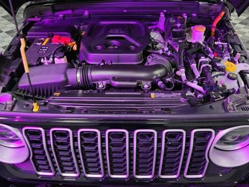 Used 2025 Jeep Wrangler Unlimited Sahara w/ Safety Group image 23