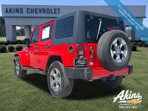 Used 2017 Jeep Wrangler Unlimited Sahara w/ Connectivity Group AWD/4WD image 2