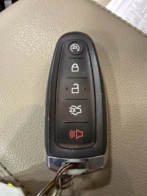 Used 2017 Ford Escape Titanium w/ Equipment Group 301A AWD/4WD image 27