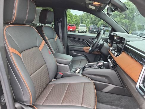 Used 2023 GMC Canyon AT4 w/ AT4 Premium Package AWD/4WD image 39