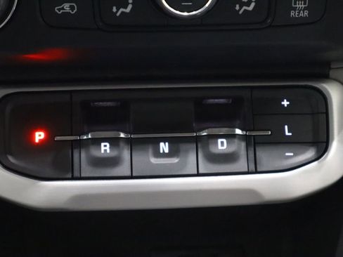 Used 2023 GMC Acadia SLT image 44