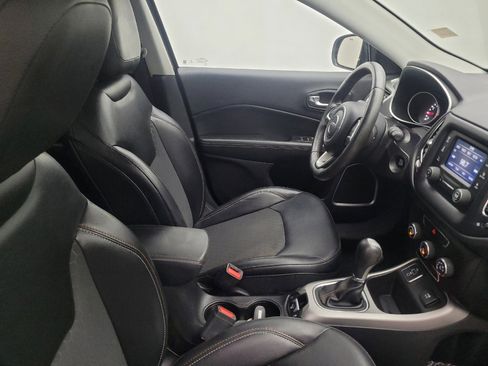 Used 2018 Jeep Compass Latitude image 21