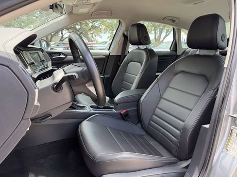 Used 2024 Volkswagen Jetta SE FWD image 7