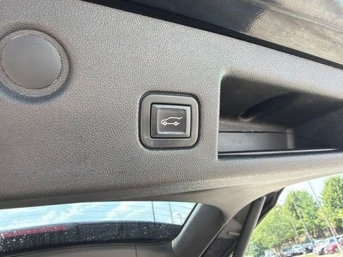 Used 2020 Chevrolet Equinox LT AWD/4WD image 17