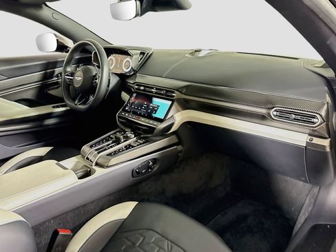Used 2025 Aston Martin Vanquish RWD image 15