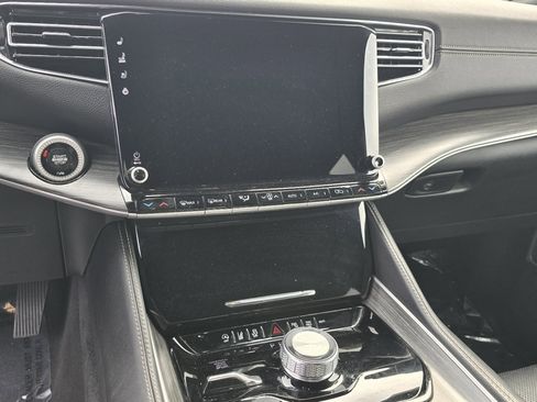 Used 2024 Jeep Wagoneer L Series II w/ Flexible Seating Group image 21