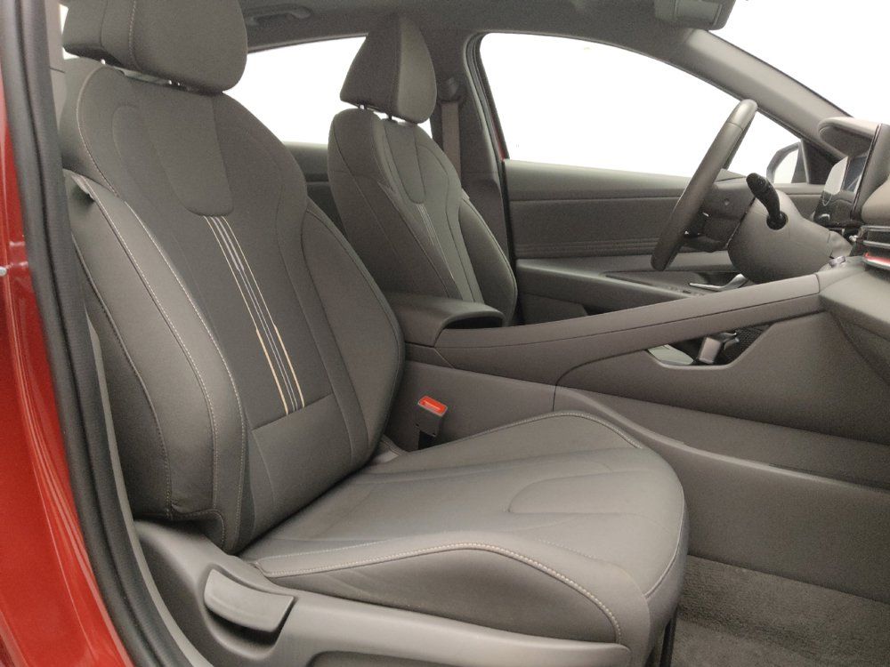 Used 2025 Hyundai Elantra SEL FWD image 21