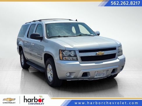 Used 2012 Chevrolet Suburban LT RWD image 1