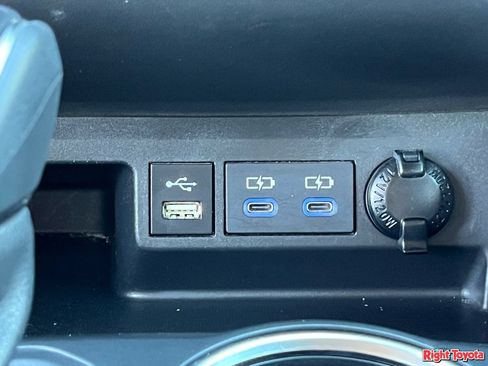 Used 2022 Toyota Highlander XLE FWD image 26