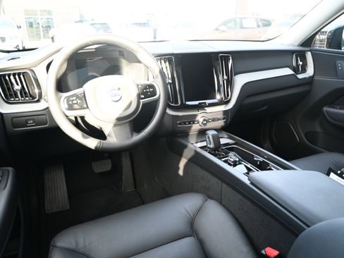Used 2025 Volvo XC60 B5 Plus image 13