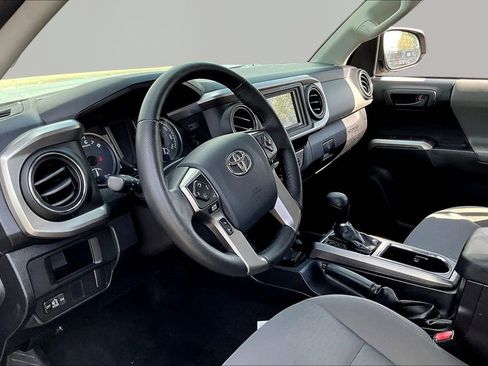Used 2016 Toyota Tacoma SR5 w/ SR5 Appearance Package (SN) image 12