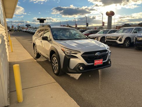 Used 2024 Subaru Outback Premium image 3