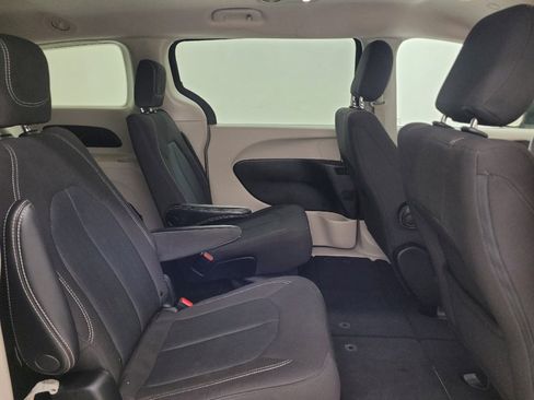 Used 2023 Chrysler Voyager LX FWD image 19