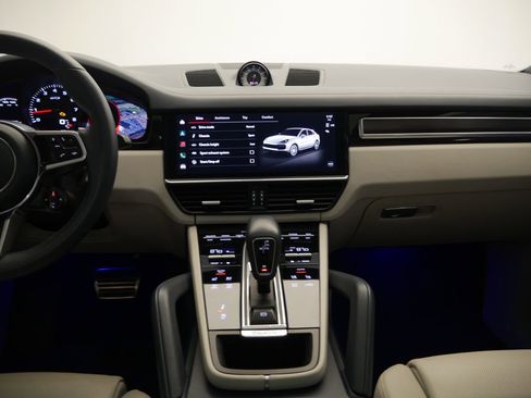 Certified 2023 Porsche Cayenne GTS AWD/4WD image 40