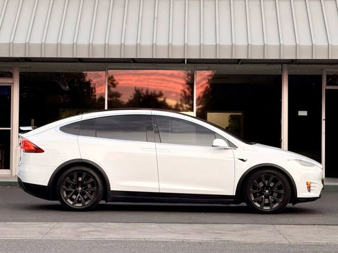 Used 2016 Tesla Model X 75D image 5