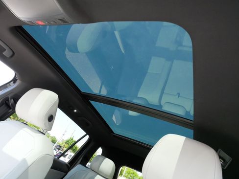 Certified 2024 Volkswagen Tiguan SE R-Line FWD image 32
