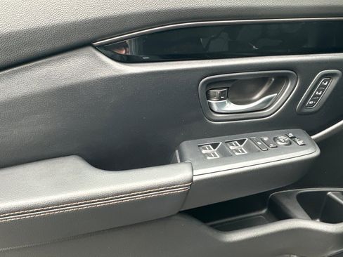 Certified 2025 Honda Pilot TrailSport image 11