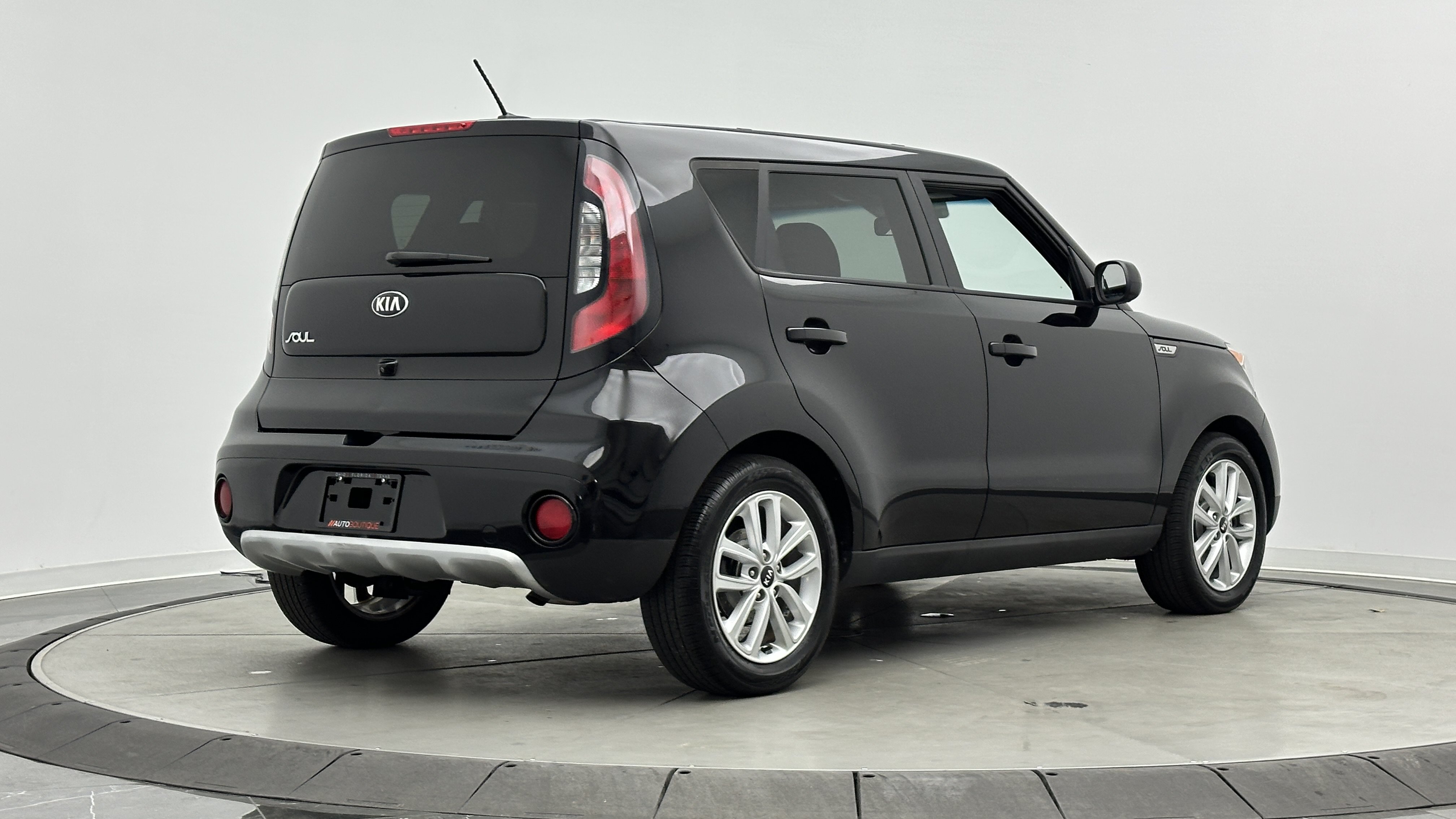 Used 2017 Kia Soul + FWD image 7