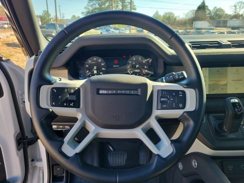 Used 2024 Land Rover Defender 90 X-Dynamic SE image 65