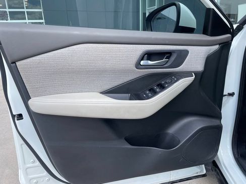 Certified 2023 Nissan Rogue SV FWD image 9