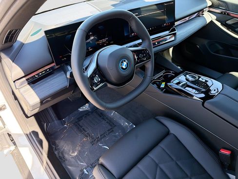 New 2026 BMW i5 eDrive40 image 26