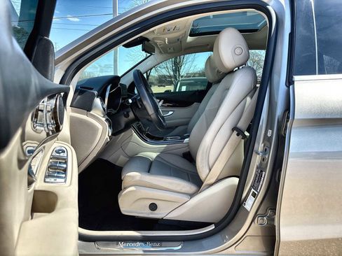 Certified 2021 Mercedes-Benz GLC 300 image 2