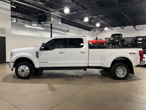 Used 2022 Ford F450 XLT w/ XLT Premium Package image 6