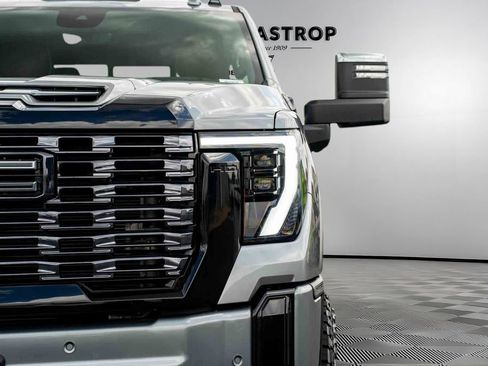 Used 2025 GMC Sierra 2500 Denali Ultimate AWD/4WD image 8
