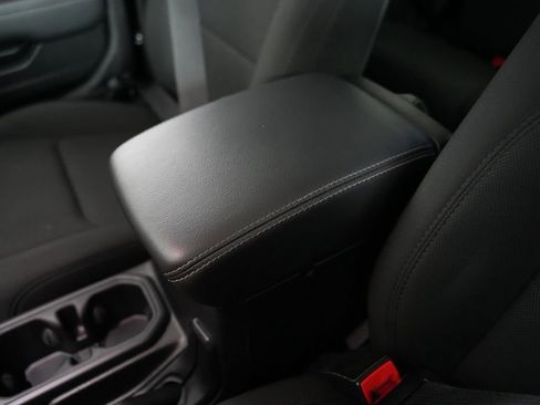 Used 2019 Jeep Wrangler Unlimited Sahara w/ Uconnect 4C Nav & Sound Group AWD/4WD image 27