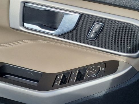 Used 2022 Ford Explorer XLT w/ Equipment Group 202A image 30