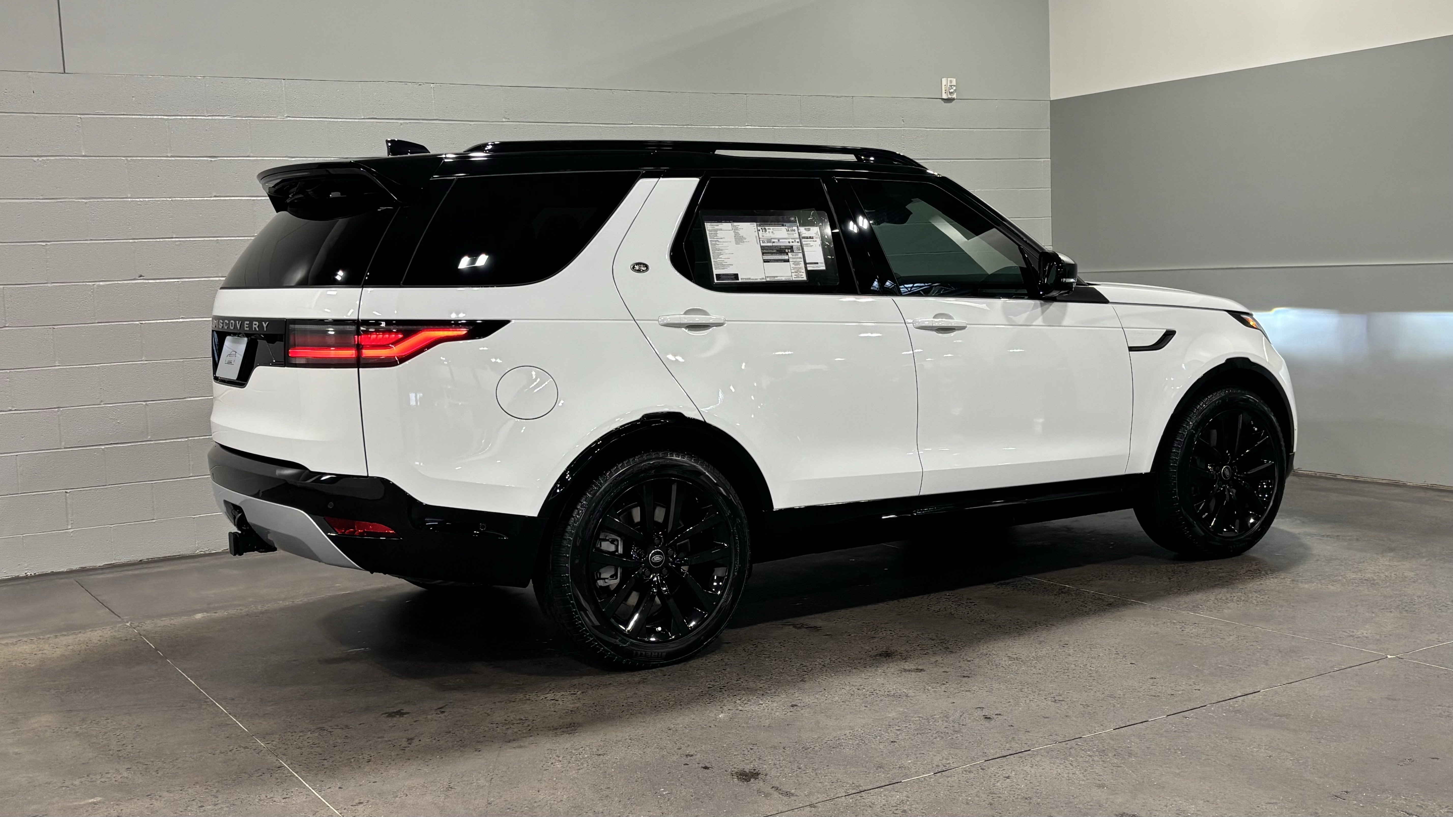 New 2026 Land Rover Discovery Limited Edition AWD/4WD image 2