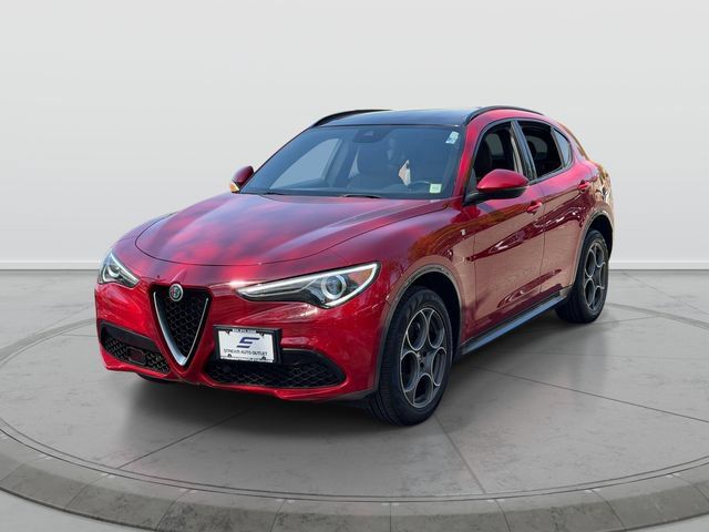 Used 2023 Alfa Romeo Stelvio Ti AWD/4WD image 3