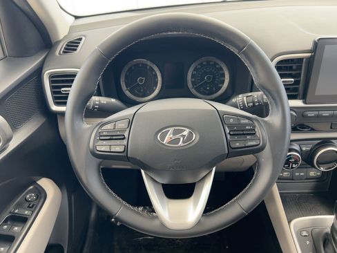 Used 2022 Hyundai Venue SEL image 18