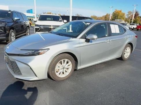 Used 2025 Toyota Camry LE image 4
