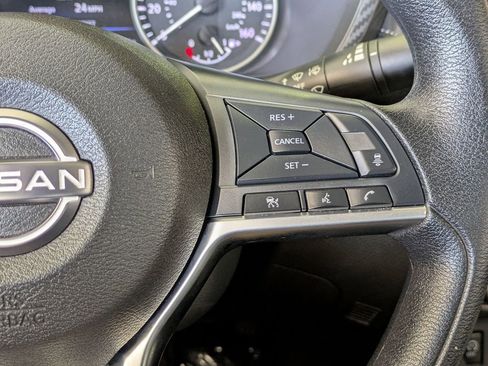 Used 2025 Nissan Sentra SV FWD image 18