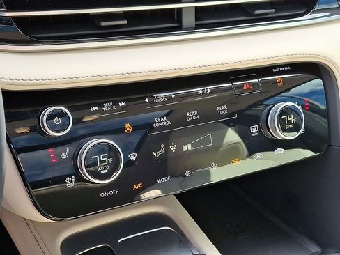 Used 2025 INFINITI QX60 Sensory w/ Vision Package image 17