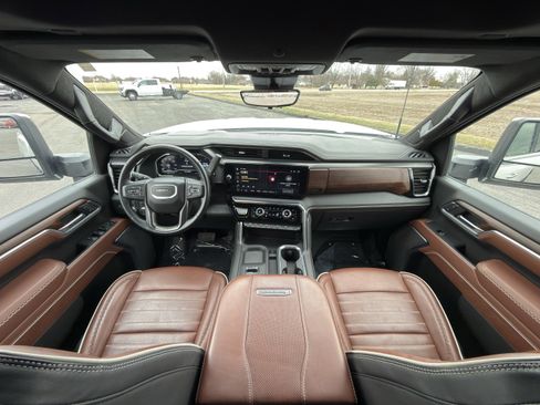Used 2025 GMC Sierra 2500 Denali Ultimate image 13