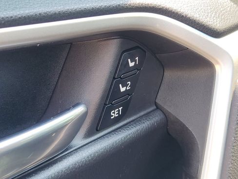 Used 2022 Toyota RAV4 XLE Premium AWD/4WD image 17