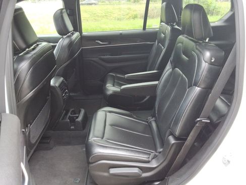 Used 2024 Jeep Grand Cherokee L Limited AWD/4WD image 30