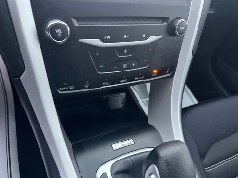 Used 2014 Ford Fusion SE image 15