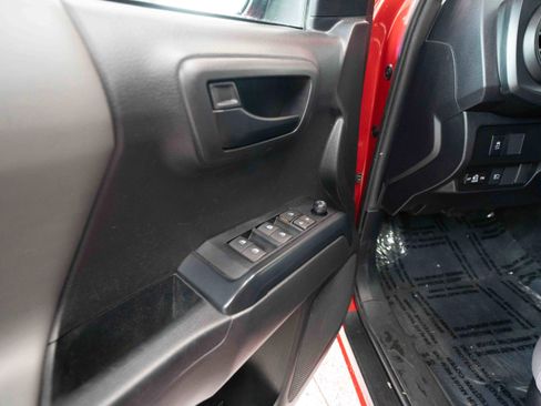 Used 2022 Toyota Tacoma SR AWD/4WD image 7