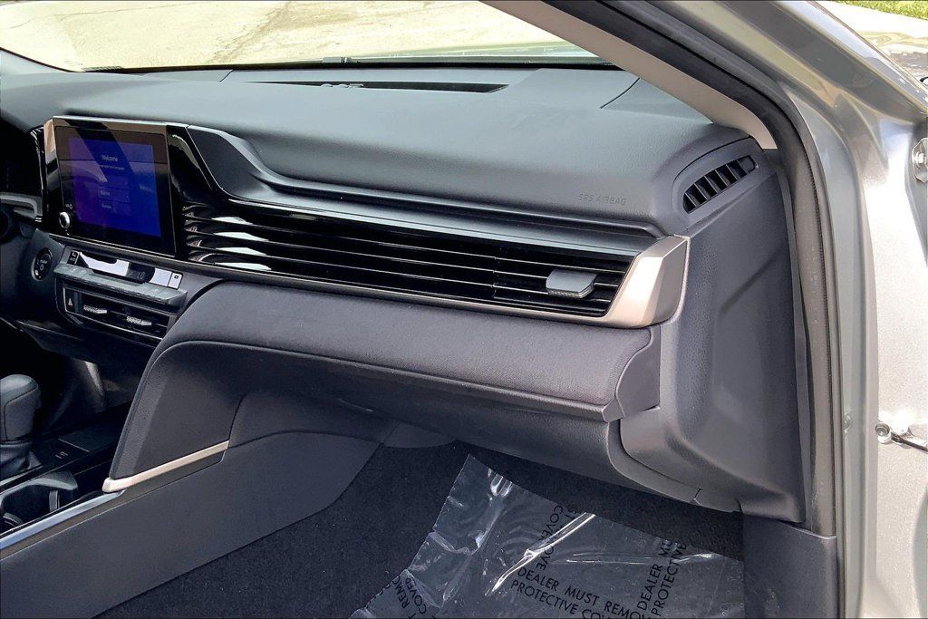 Used 2025 Toyota Camry LE FWD image 16