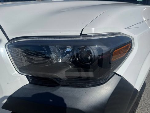 Used 2018 Toyota Tacoma SR RWD image 10