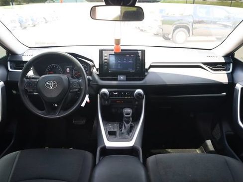 Used 2021 Toyota RAV4 LE AWD/4WD image 16